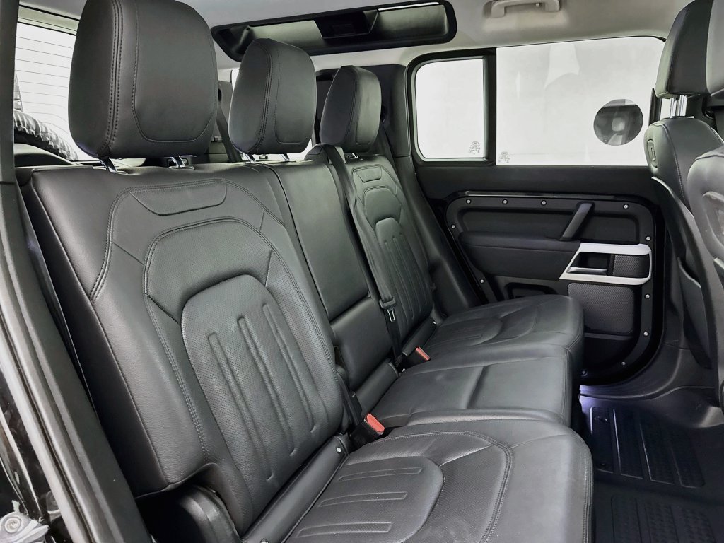Used 2022 Black Land Rover S image 28