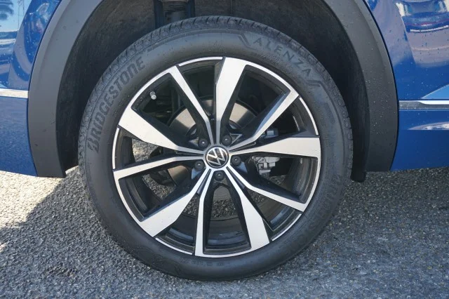 New 2025 R3R3 Mountain Lake Blue Volkswagen 2.0T SEL Premium R-Line image 6
