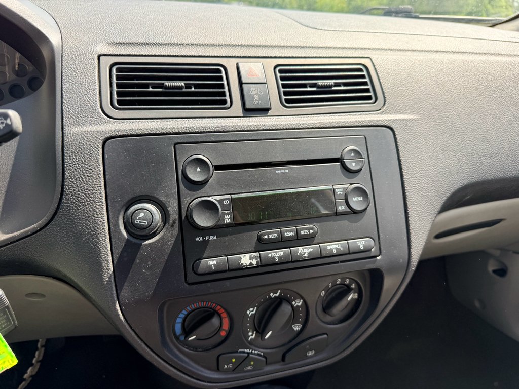Used 2006 Infra-Red Clearcoat Ford SE image 25
