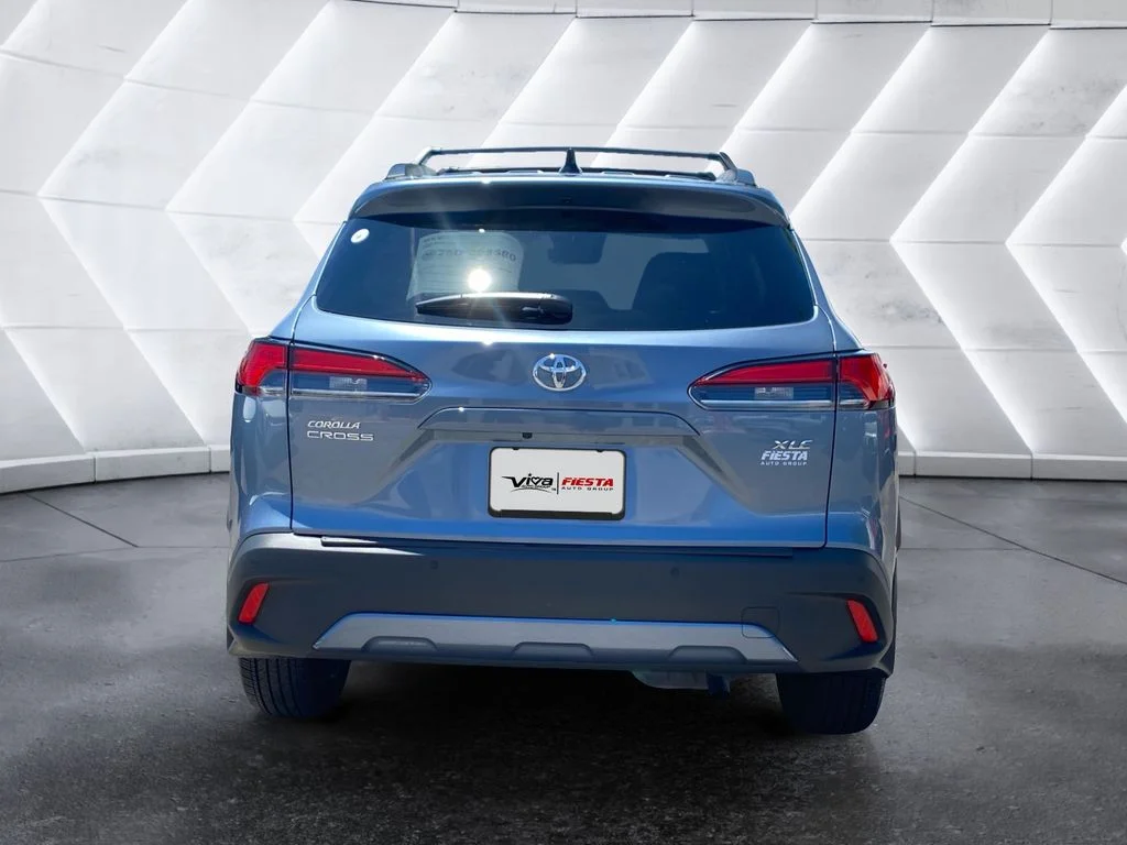 Used 2025  Toyota XLE image 5