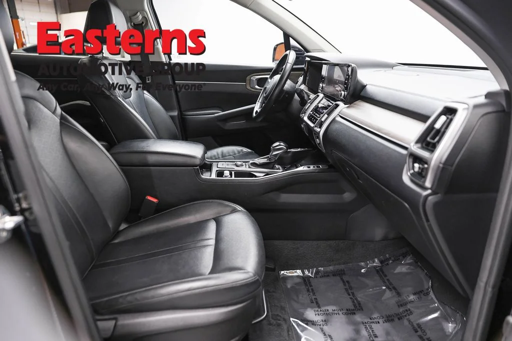 Used 2022 Black Kia S image 23