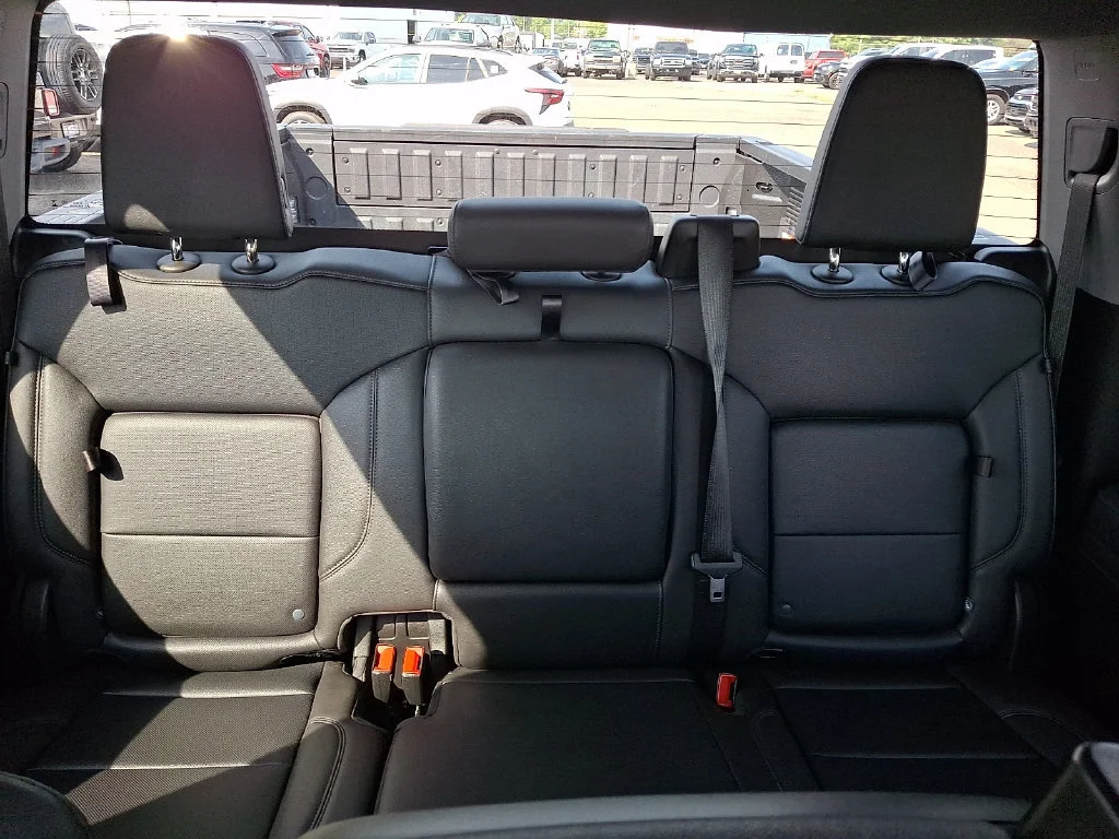 Used 2025 Onyx Black GMC SLT image 20