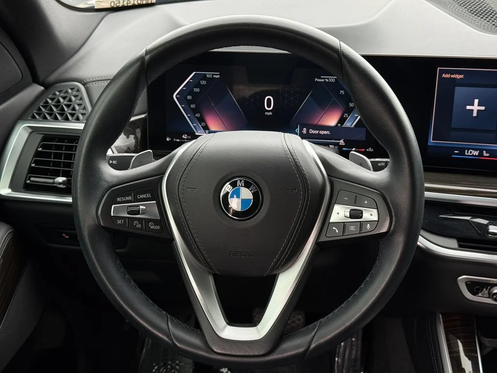 Used 2024  BMW sDrive40i image 22
