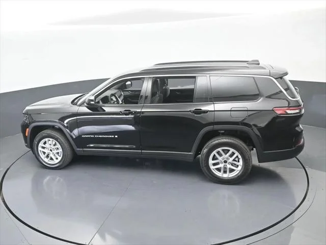 New 2026 Diamond Black Crystal Pearl-Coat Exterior Paint Jeep Laredo image 45