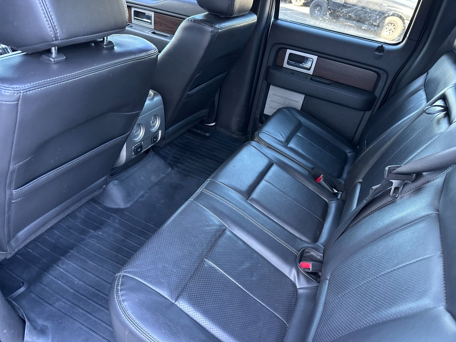Used 2013 White Ford Lariat image 11
