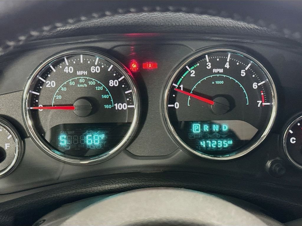 Used 2016 Silver Jeep Sahara image 12