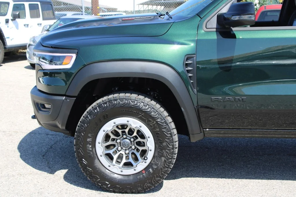 New 2026 Serrano-Green Metallic Exterior Paint Ram RHO image 7