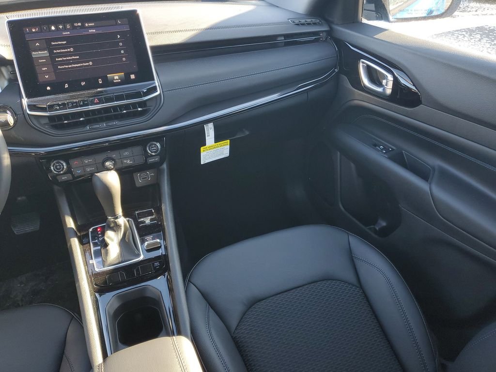 New 2026 Hydro Blue Pearlcoat Jeep Latitude image 15