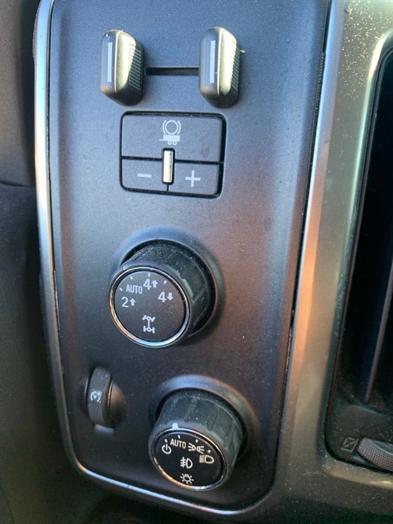 Used 2015 Gray Chevrolet LT image 25