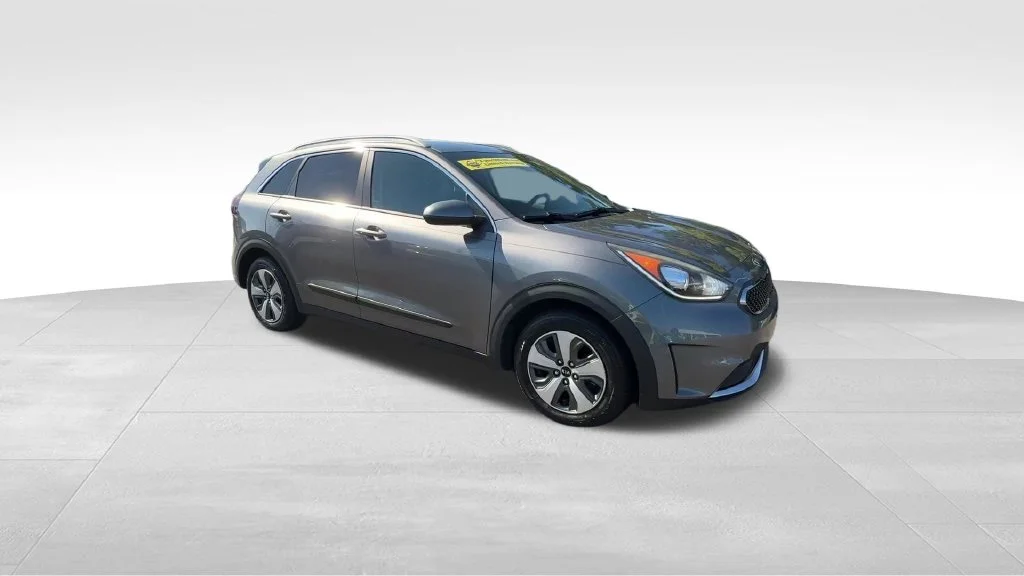 Used 2018 Gray Kia LX image 9