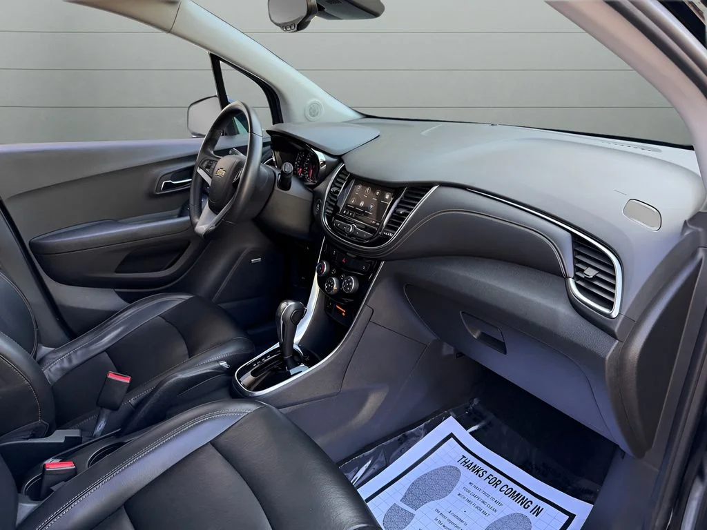 Used 2018 Black Chevrolet Premier image 31