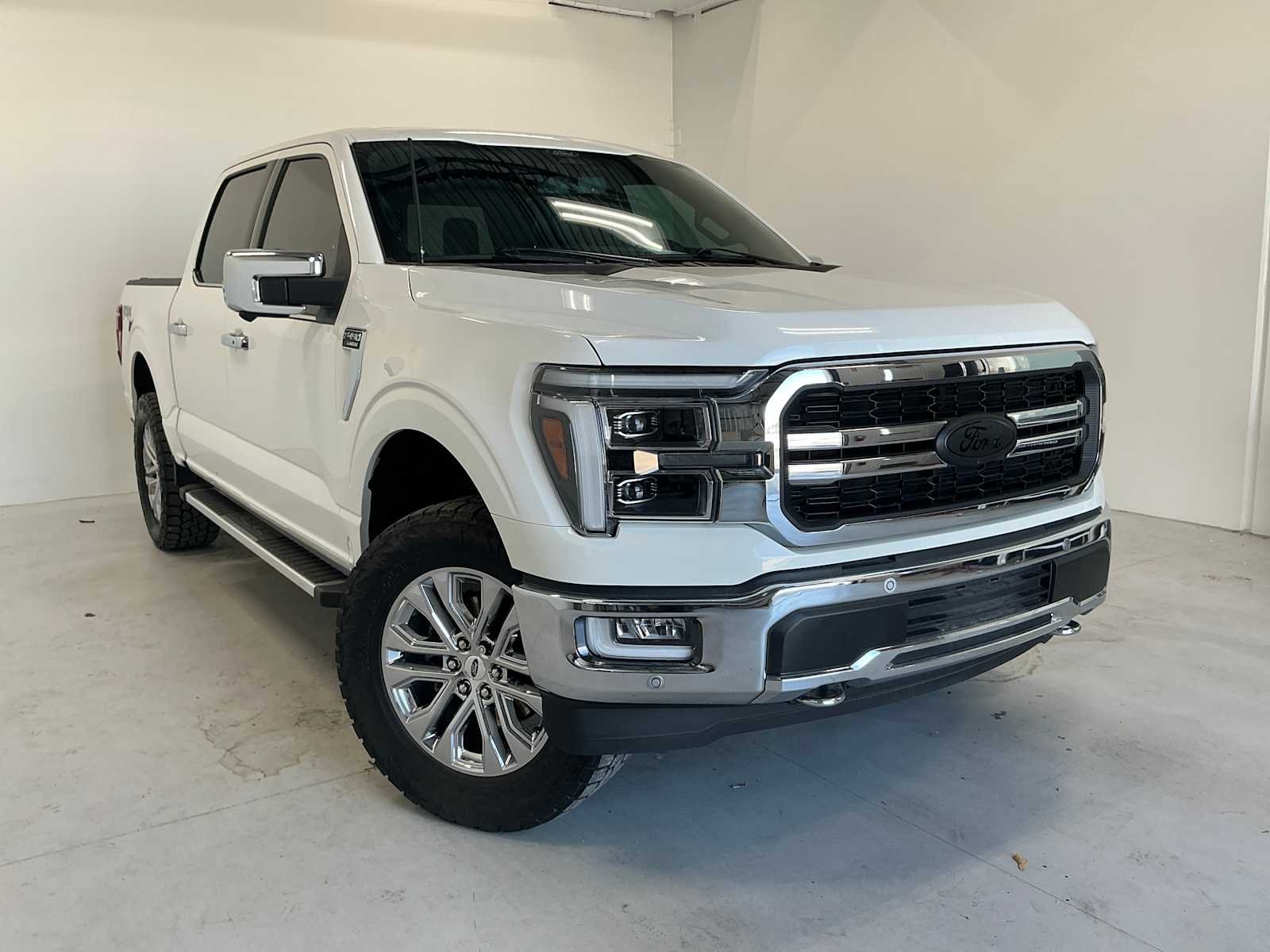 Used 2024 Star White Metallic Tri-Coat Ford LARIAT image 3