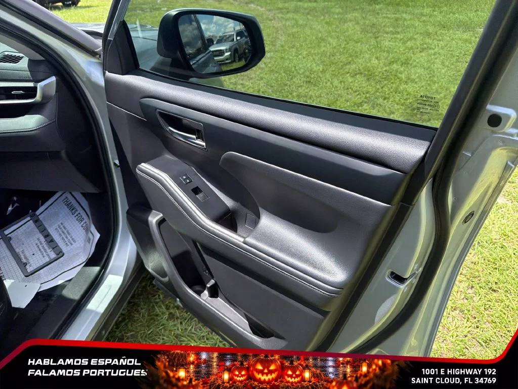 Used 2022 Silver Toyota XLE image 37