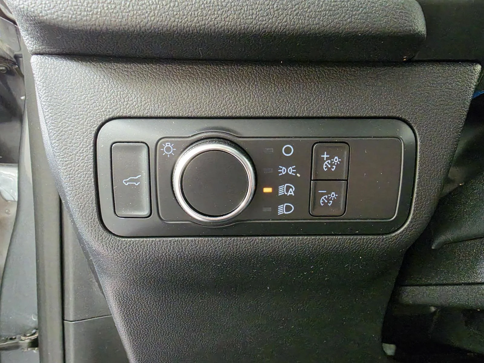 Used 2022 Carbonized Gray Ford SE image 17