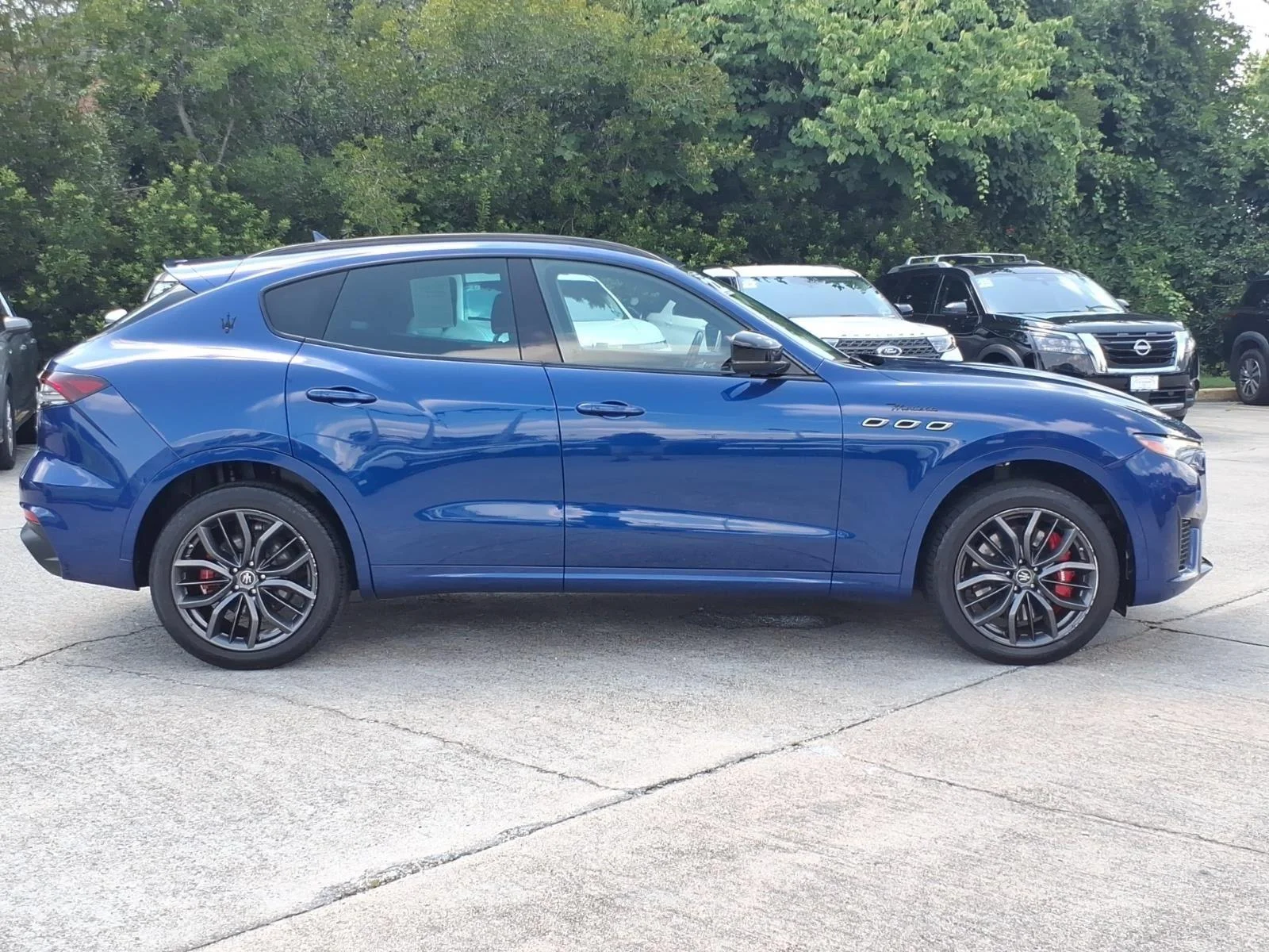 Used 2022 Blu Emozione Metallic Maserati Modena image 6