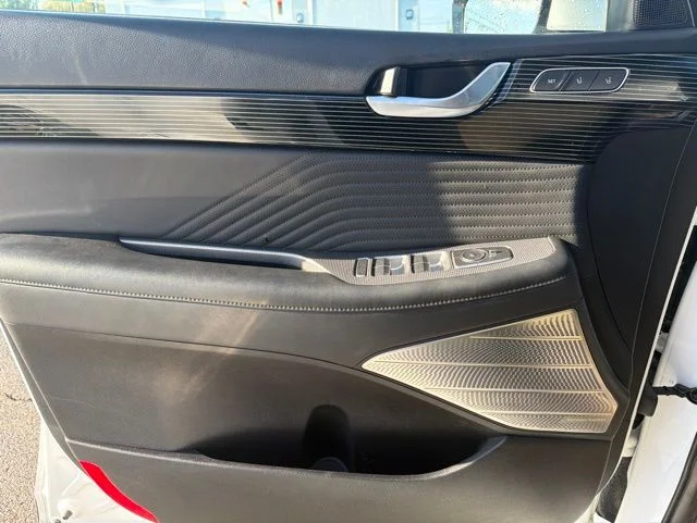 Used 2023 White Hyundai Calligraphy image 11