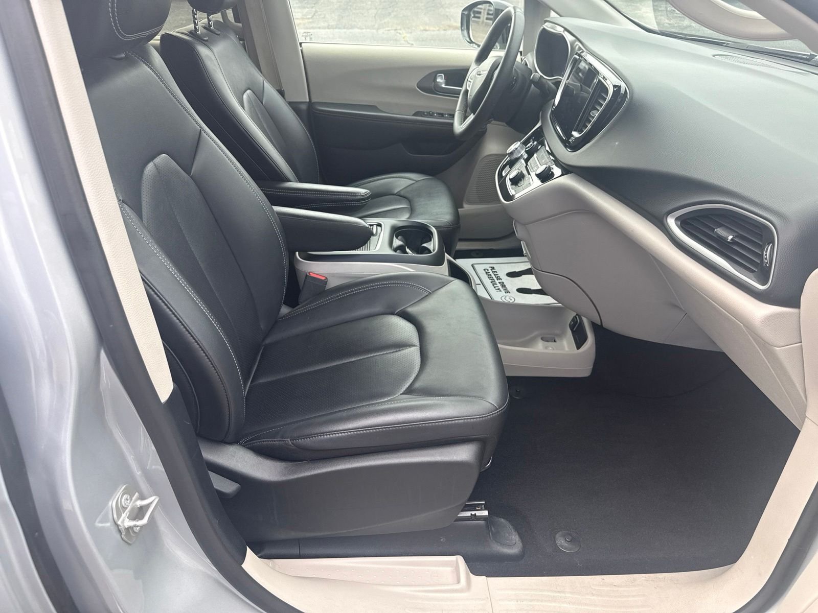 Used 2024 Silver Chrysler Touring L image 20