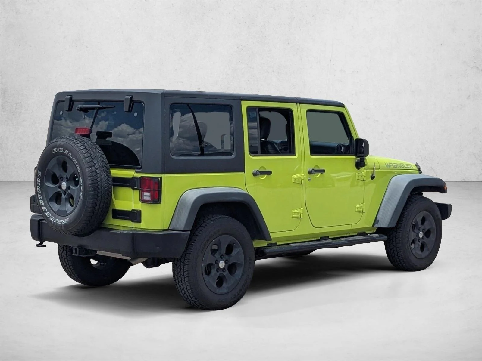 Used 2017 Hypergreen Clearcoat Jeep Sport image 5