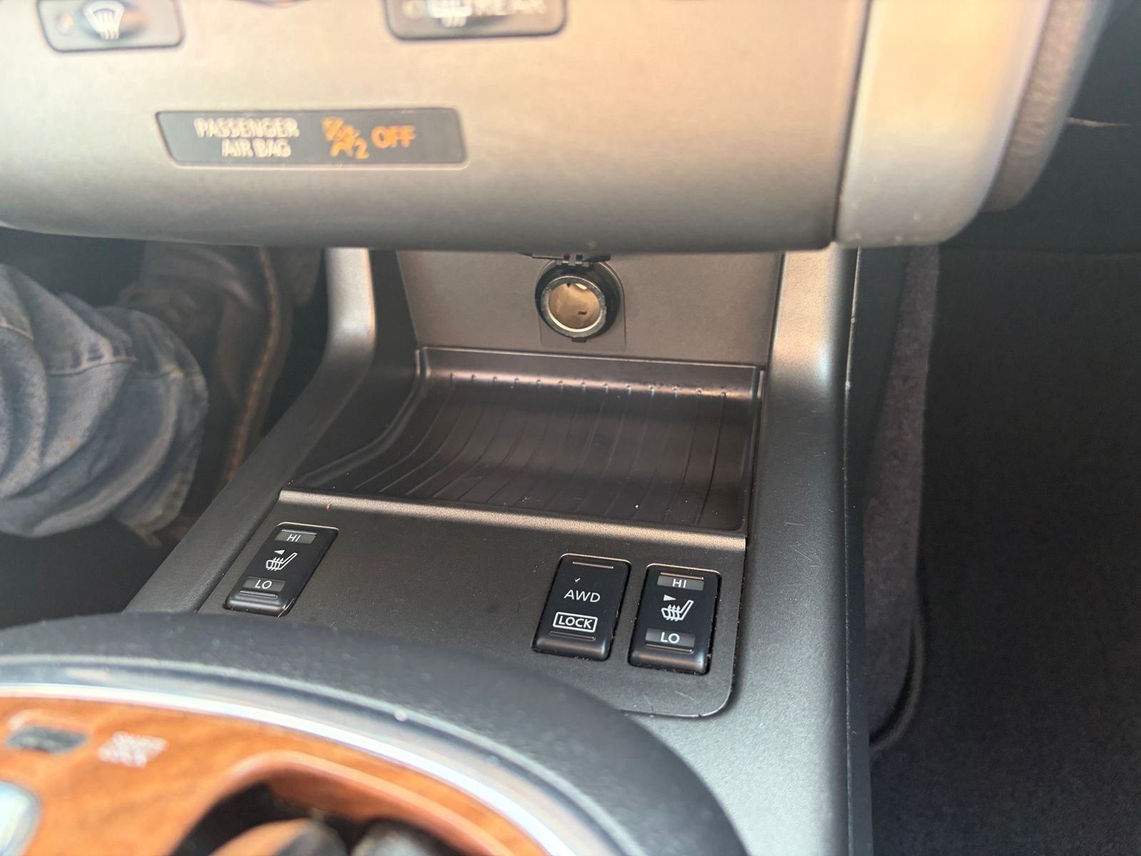 Used 2011 Black Nissan LE image 22