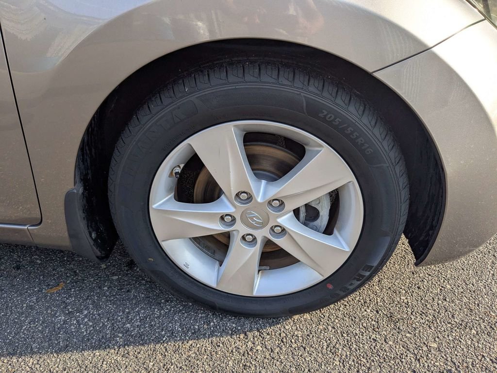 Used 2013 Brown Hyundai GLS image 11
