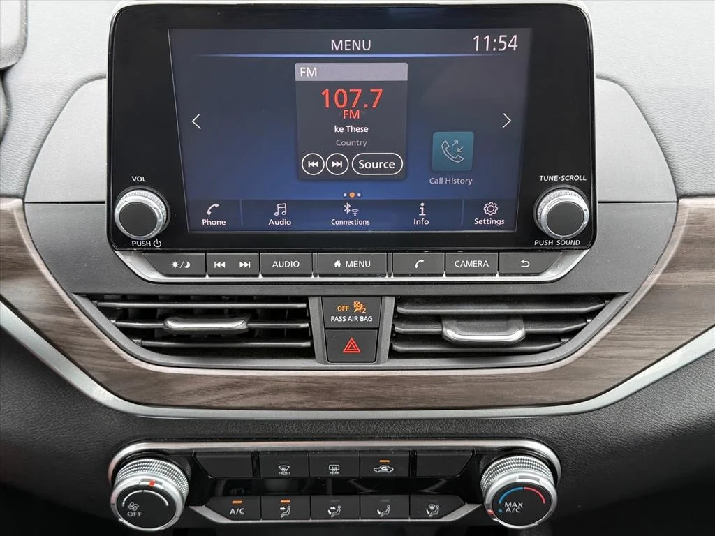 Used 2024 Silver Nissan 2.5 SV image 18