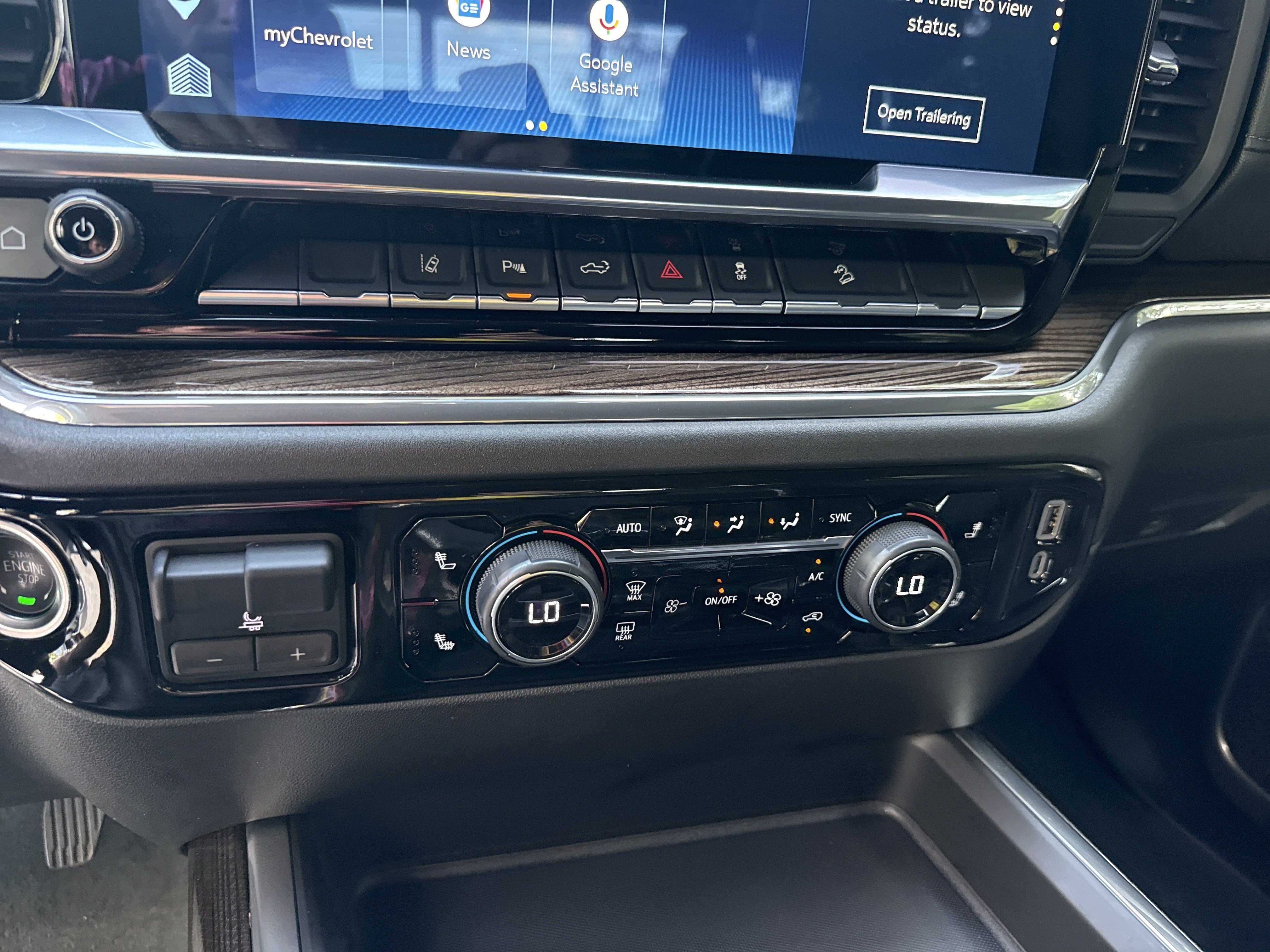 Used 2025 Lakeshore Blue Metallic Chevrolet LT image 29