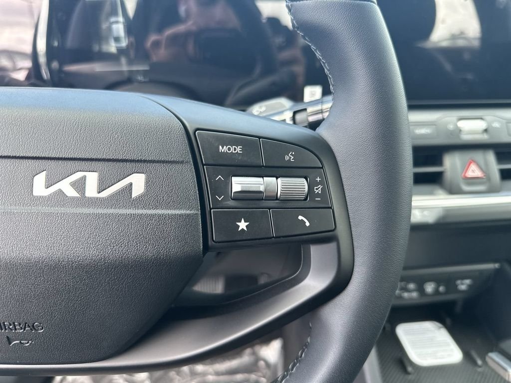 New 2026 Currant Red Kia EX image 7