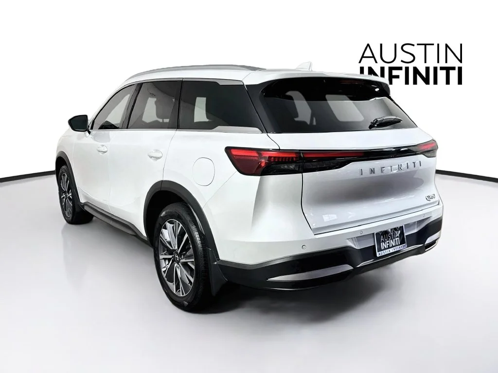 Certified Used 2027 White INFINITI LUXE image 7