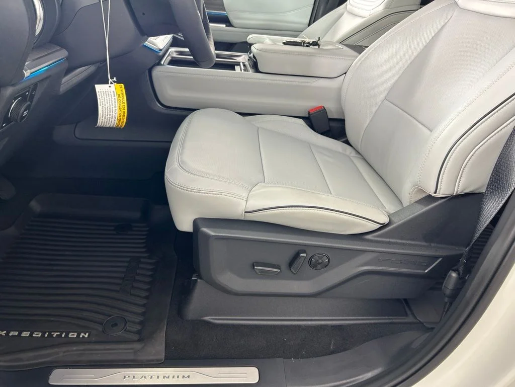 New 2026 Star White Metallic Tri-Coat Ford MAX Platinum® image 20