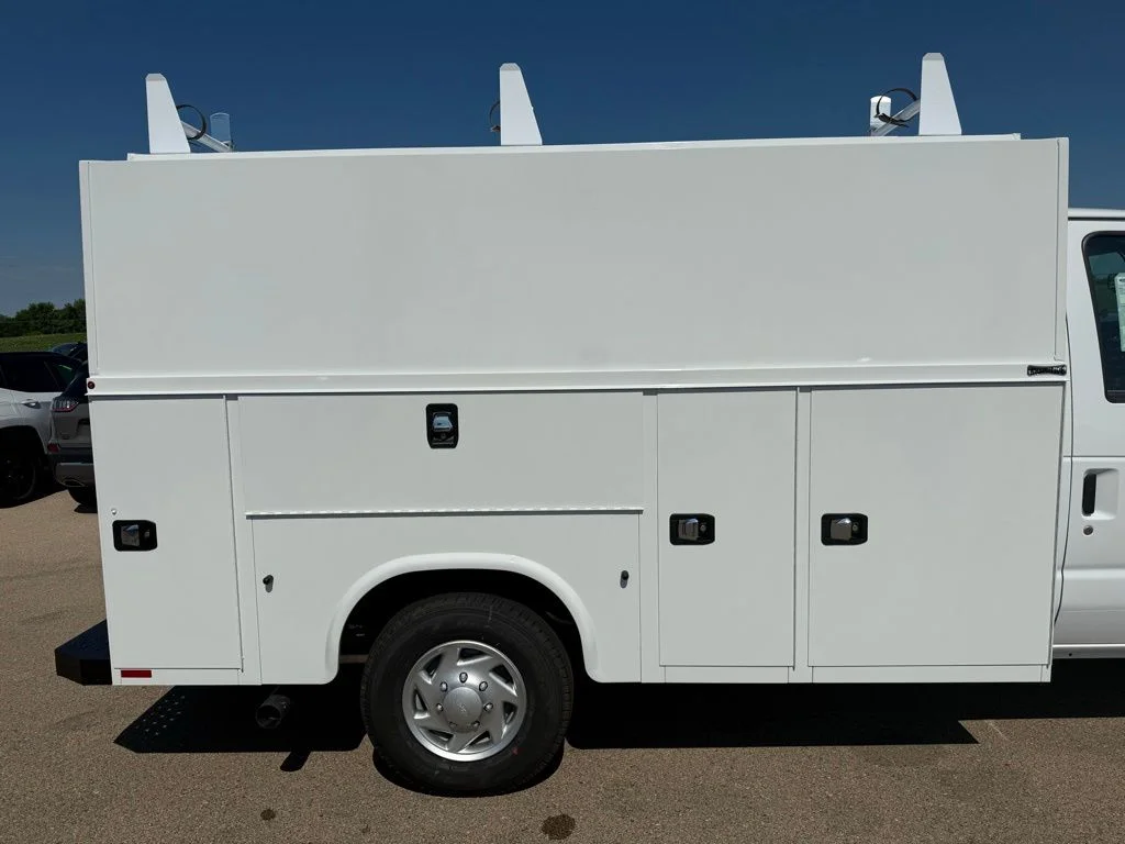New 2026 Oxford White Ford E-350 SRW image 35