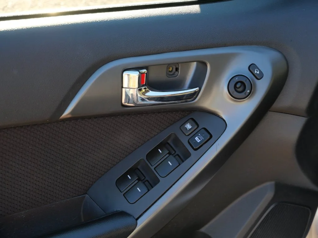 Used 2013 Silver Kia EX image 22