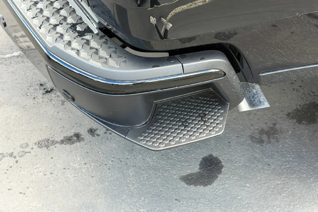 Used 2026 Onyx Black GMC Elevation image 7