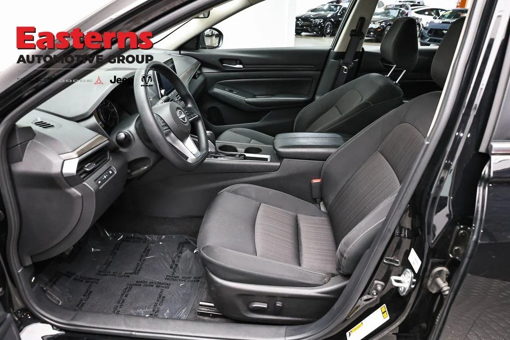 Used 2025 Black Nissan 2.5 SV image 11