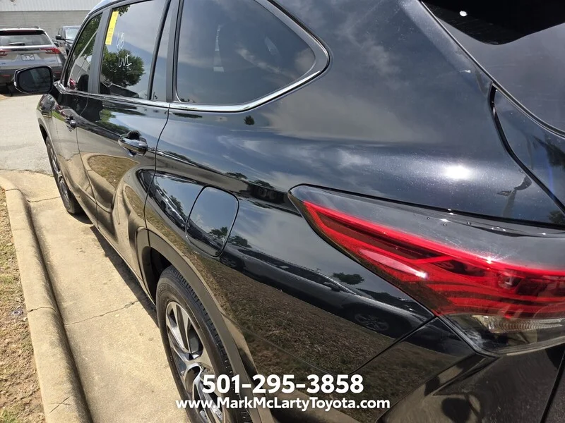 Used 2023 BLACK TOYOTA XLE FWD image 9