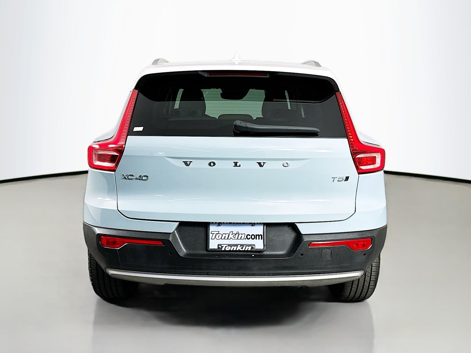 Used 2019 Amazon Blue Volvo Momentum image 5