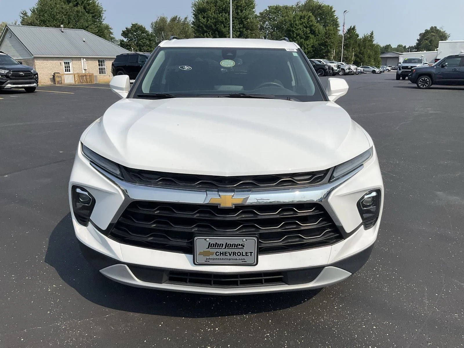 Used 2024 Summit White Chevrolet LT image 2