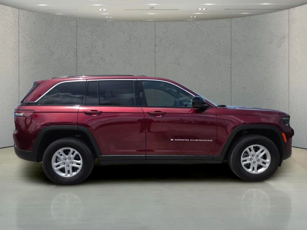 Certified Used 2024 Velvet Red Pearlcoat Jeep Laredo image 2