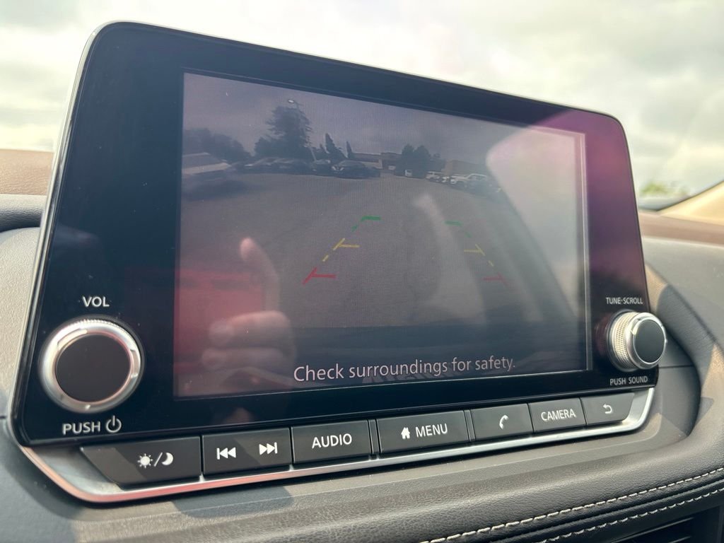 Used 2021 Gray Nissan S image 24
