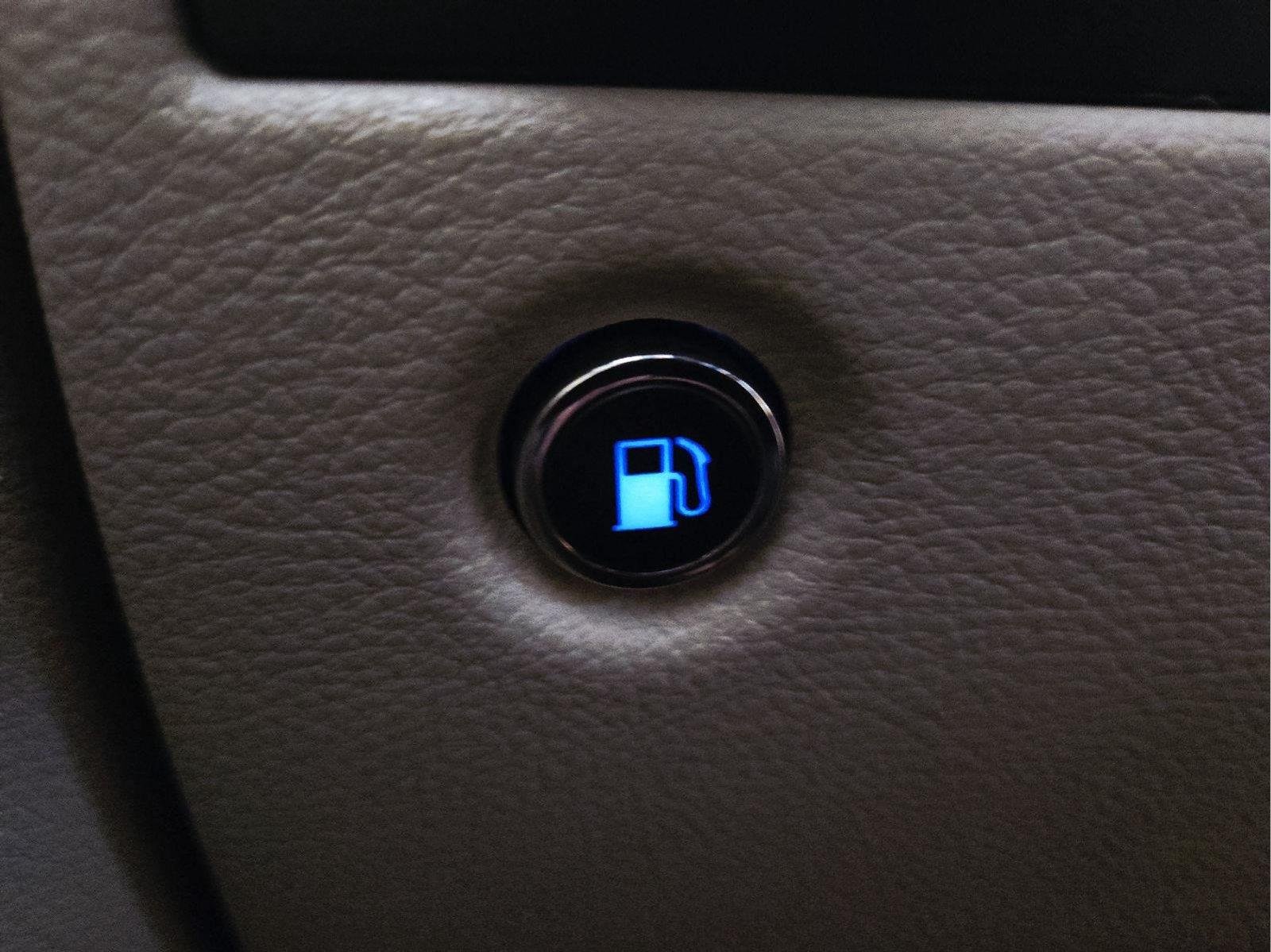 Used 2015 Bright White Clearcoat Jeep Limited image 16