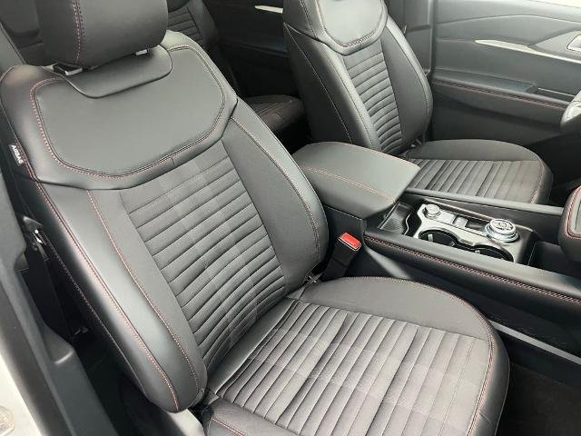 New 2026 Star White Metallic Tri-Coat Ford ST-Line image 31