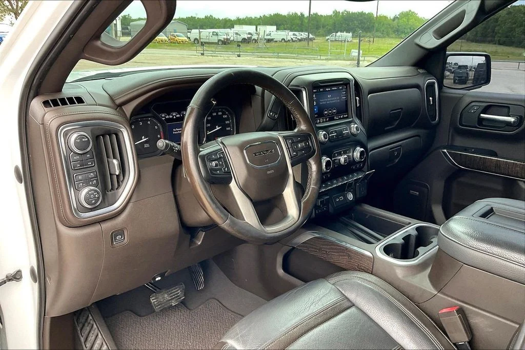 Used 2022 White GMC Denali image 14
