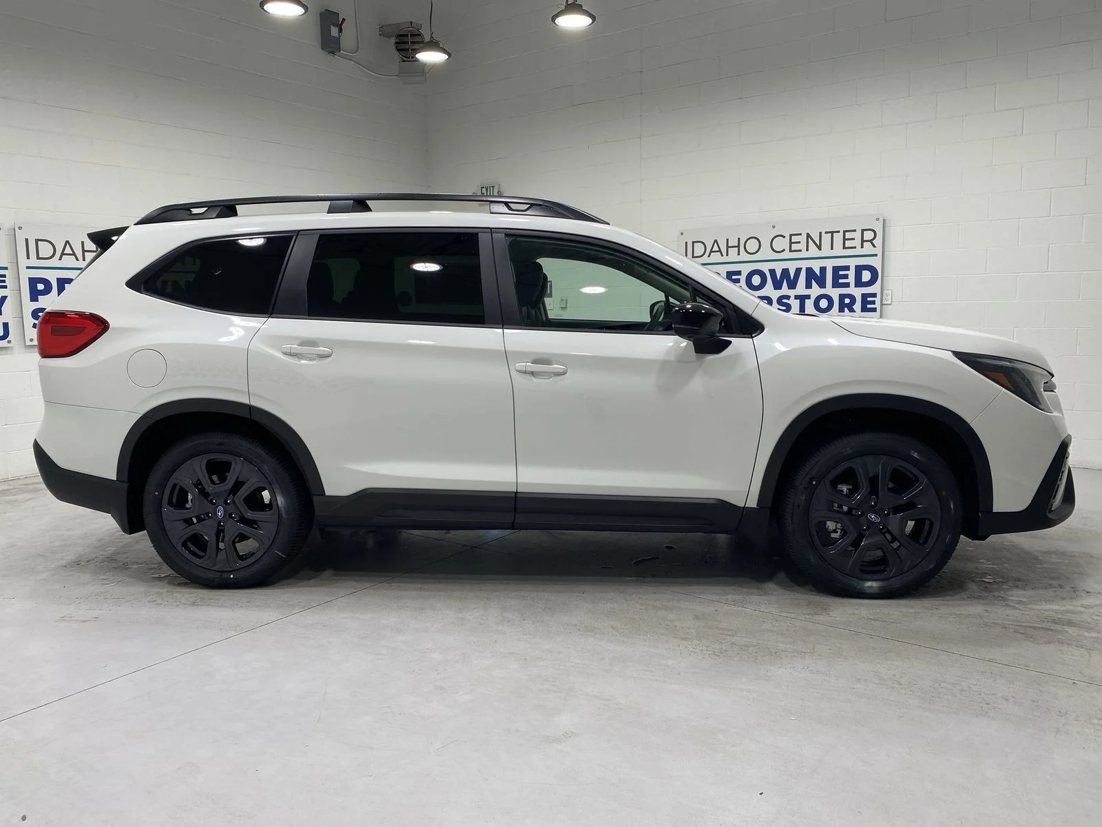 New 2026 CRYSTAL WHITE PEARL Subaru Onyx Edition Touring image 9