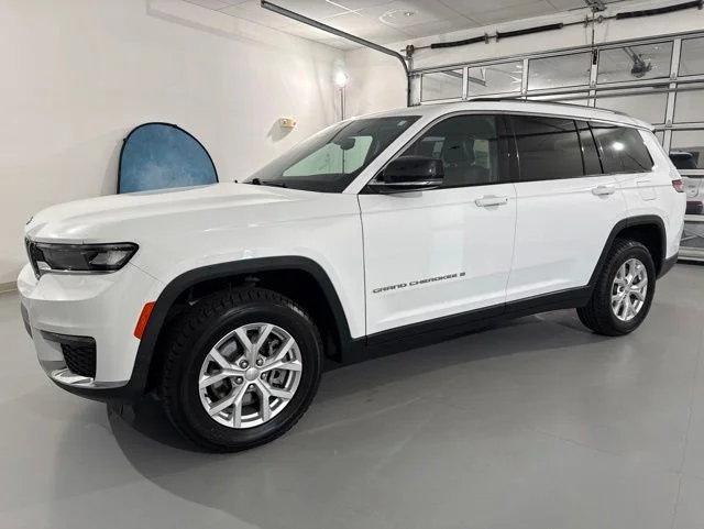 Used 2023 White Jeep Limited image 4