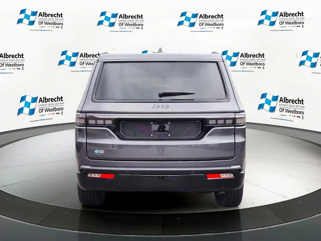 New 2026 Baltic-Gray Metallic Clear-Coat Exterior Paint Jeep Limited Altitude image 4
