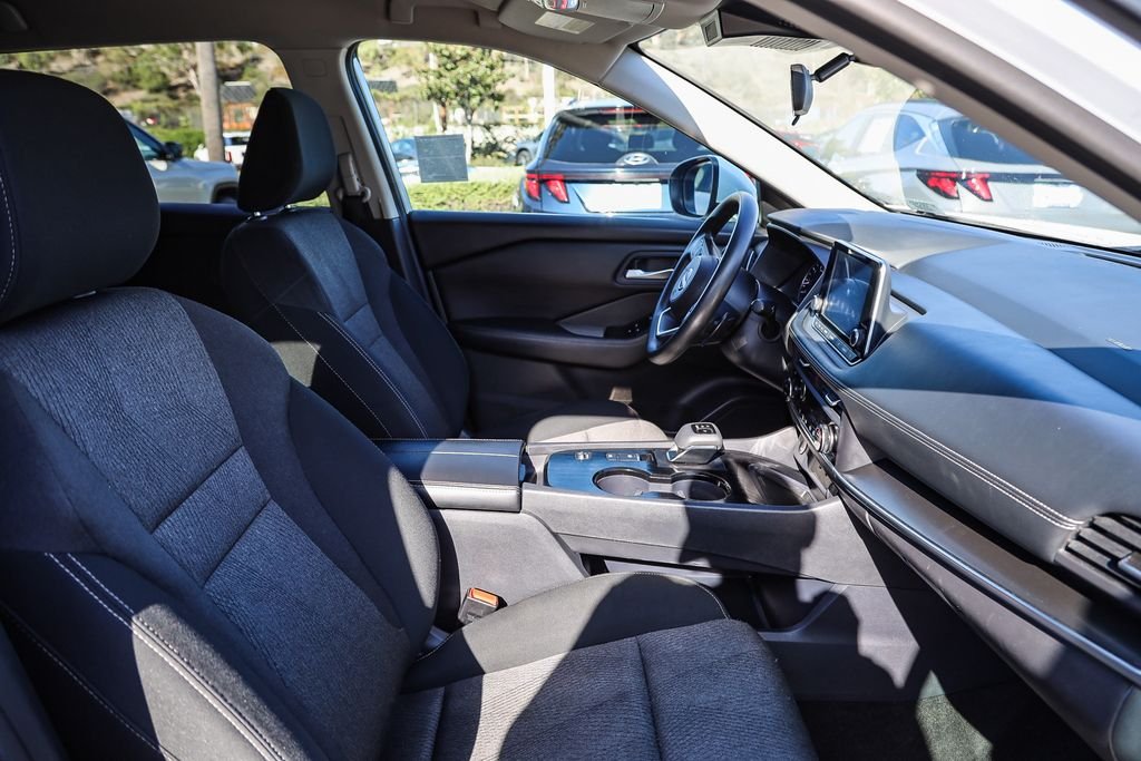 2024 Nissan Rogue SV - Photo 17