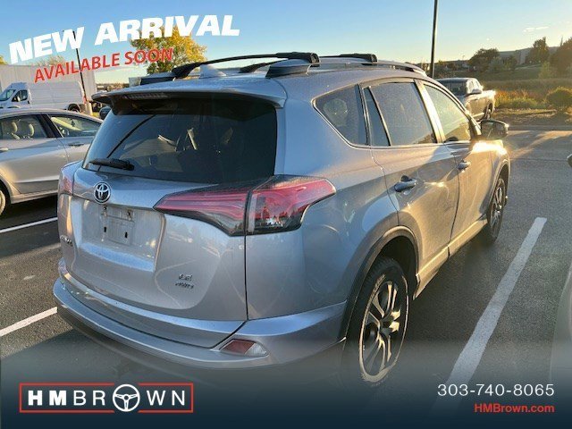 2017 Toyota RAV4 LE photo 4