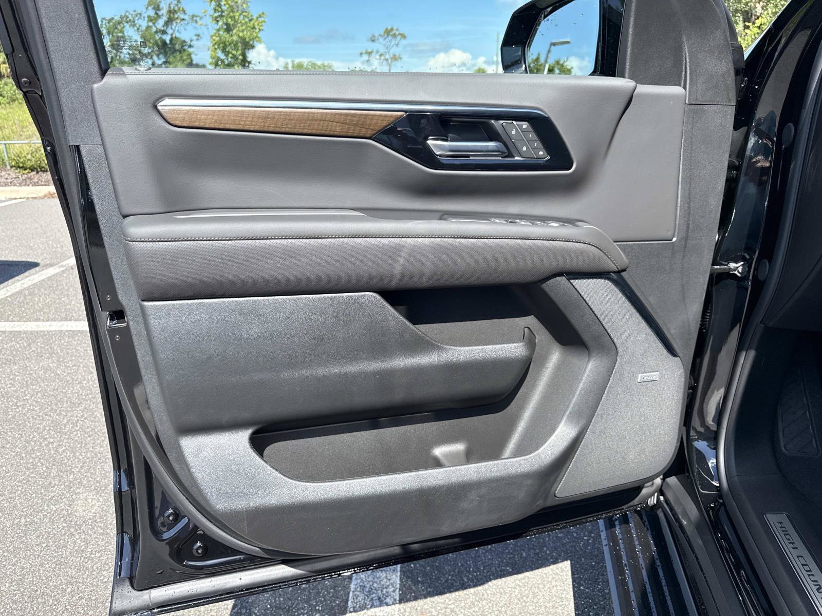 2026 Chevrolet Suburban High Country - Photo 18