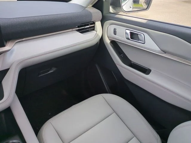 New 2026 Star White Metallic Tri-Coat Ford Active image 17