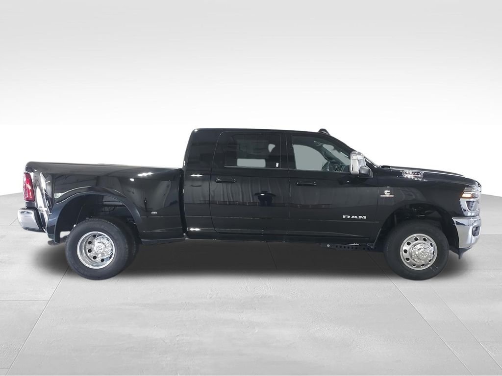 2026 RAM 3500 Laramie - Photo 9