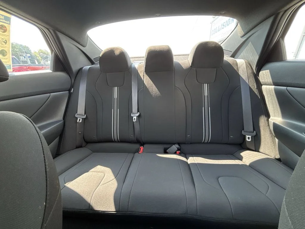 Used 2025 Gray Hyundai SEL Sport image 24